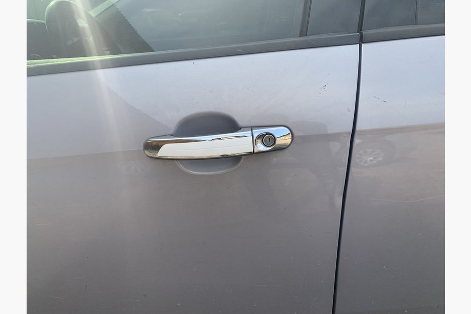 Ford Focus II 2005–2008 Kromirani pokrovi kljuk z belo črto (4 kosi, ABS) Fotografija 4
