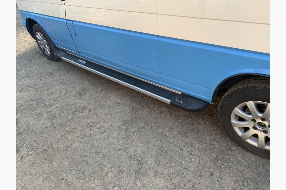 Volkswagen T4 Transporter 1990–2003 Stranske stopnice RedLine Black (2 kosa, aluminij) Image