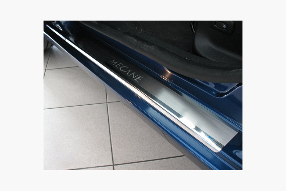Renault Megane III 2009–2016 Nerjaveče letve pragov Nataniko (4 kosi) Premium - 3M lepilni trak, 0,8 mm Image