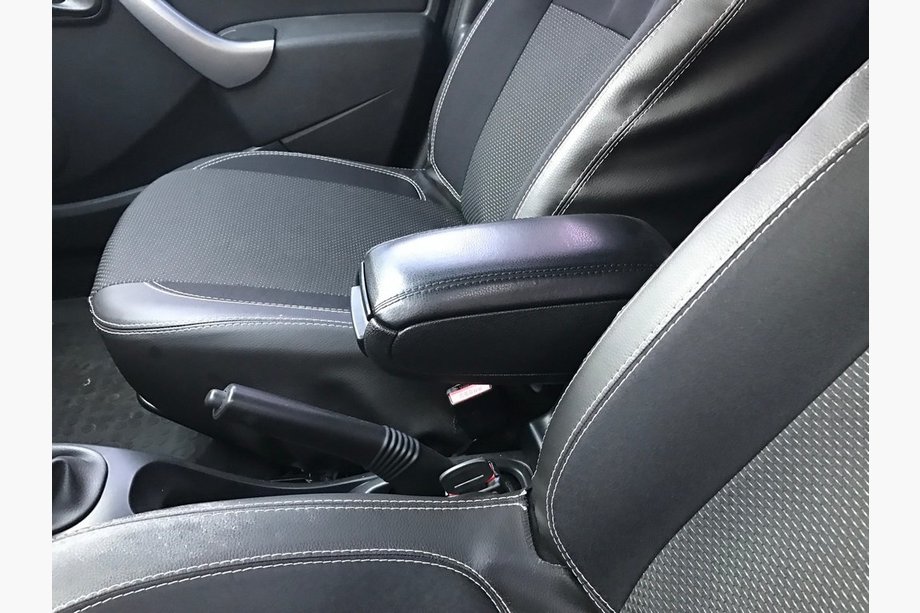 Dacia Duster 2008–2018 Naslon za roko (v držalo za pijačo) Fotografija 2