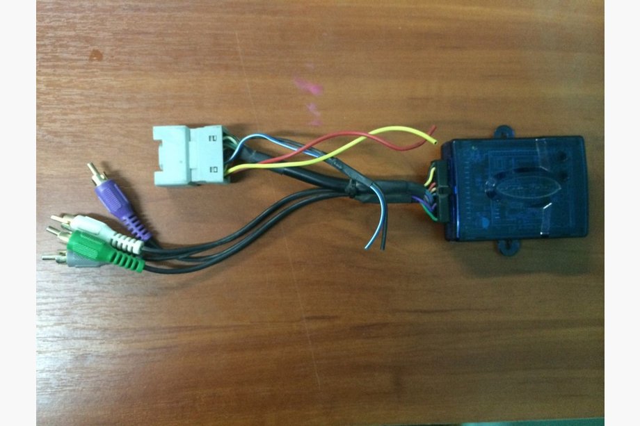 Toyota Rav 4 2006–2013 Adapter ojačevalnika Scosche TA07SR (rabljen) Image