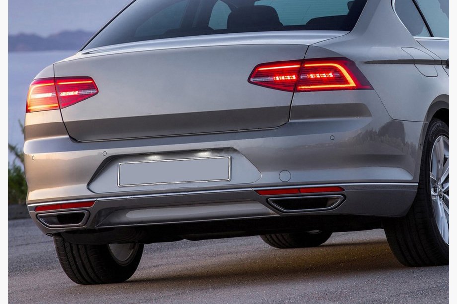 Volkswagen Passat B8 2015–2023 ZNIŽANO! Zaščitna obloga roba zadnjega odbijača (SD, 3 kosi, nerjaveče jeklo) Image