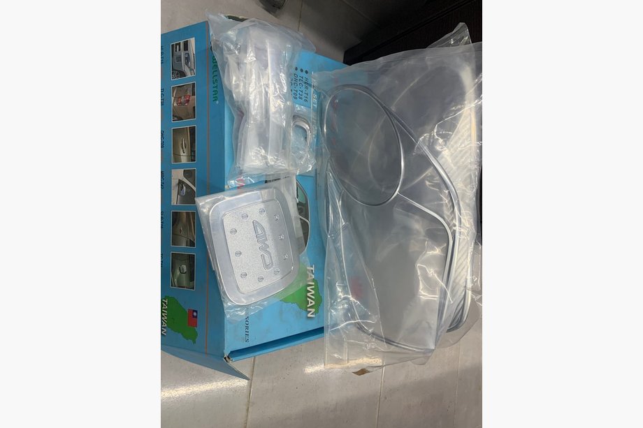 Toyota Rav 4 2001–2005 Krom paket (2001-2003) Image
