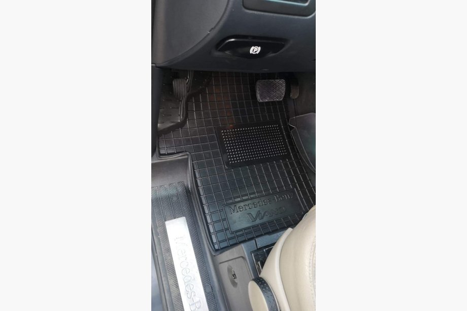 Mercedes Vito W639 2004–2014 Gumijaste preproge z visokim robom (Autogumm) Image