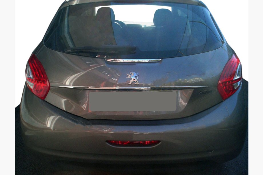 Peugeot 208 2012–2019 Kromirana letvica nad registrsko tablico Tit-designs (nerjavno jeklo) Image
