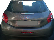 Peugeot 208 2012–2019 Kromirana letvica nad registrsko tablico Tit-designs (nerjavno jeklo) fotografija 1