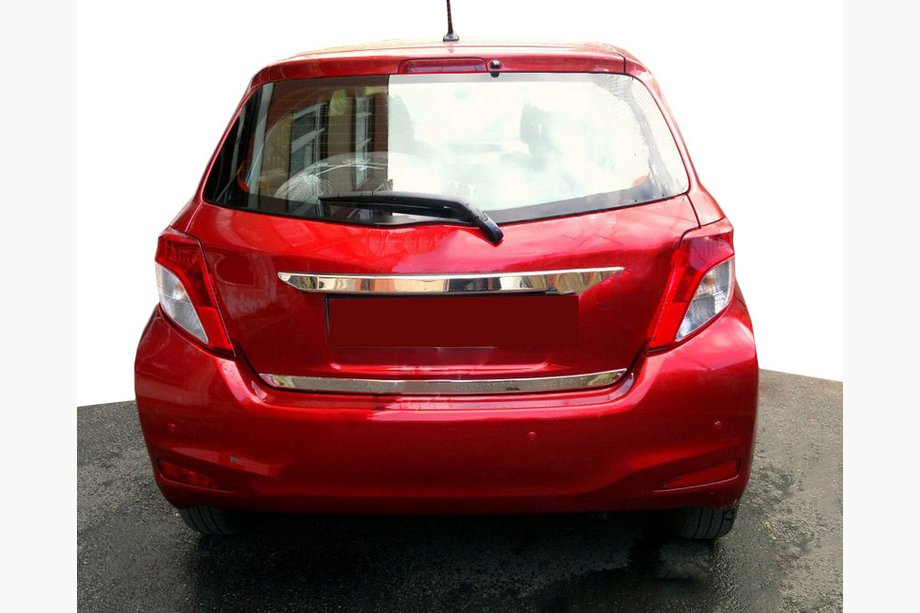 Toyota Yaris 2010–2020 Zaščitna letev roba prtljažnika (nerjaveče jeklo) Image