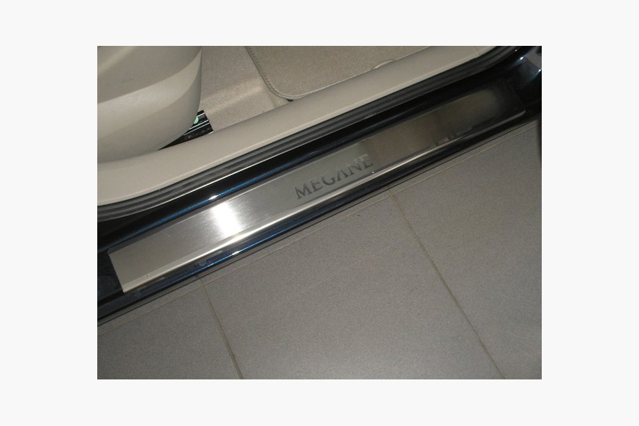 Renault Megane II 2004–2009 Nerjaveče letve pragov Nataniko (4 kosi) Premium - 3M lepilni trak, 0,8 mm Image