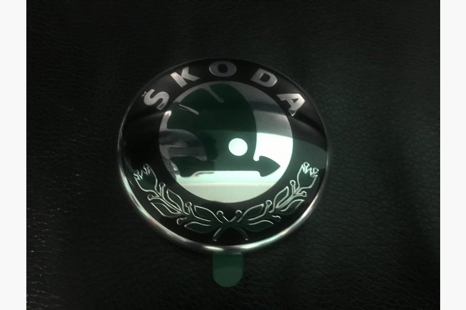 Skoda Octavia II A5 2006–2010 Originalni emblem 89 mm Image