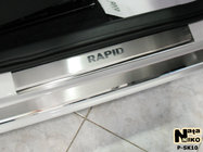 Skoda Rapid 2012–2019 Kromirane obloge pragov Натанико (8 kos, nerjaveče jeklo) Standard – lepilni trak Lohmann, 0,5 mm fotografija 2