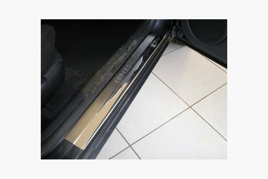 Skoda Superb 2001–2009 Nerjaveče letve pragov Nataniko (4 kosi) Standard – lepilni trak Lohmann, 0,5 mm Image