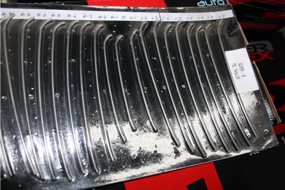 Skoda Superb 2009–2015 Inox okrasne letvice za masko hladilnika Image