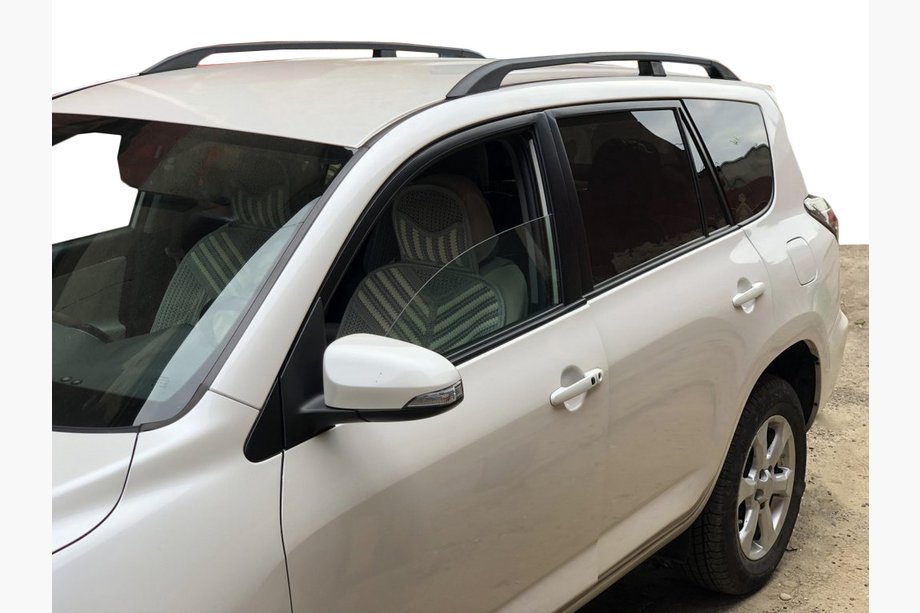 Toyota Rav 4 2006–2013 Črne turške strešne sani Kratka medosna razdalja, plastične nogice Image