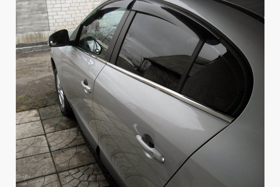 Renault Fluence 2009–2016 Spodnje okenske letvice (4 kosi, nerjaveče jeklo) Carmos – turško nerjaveče jeklo Image