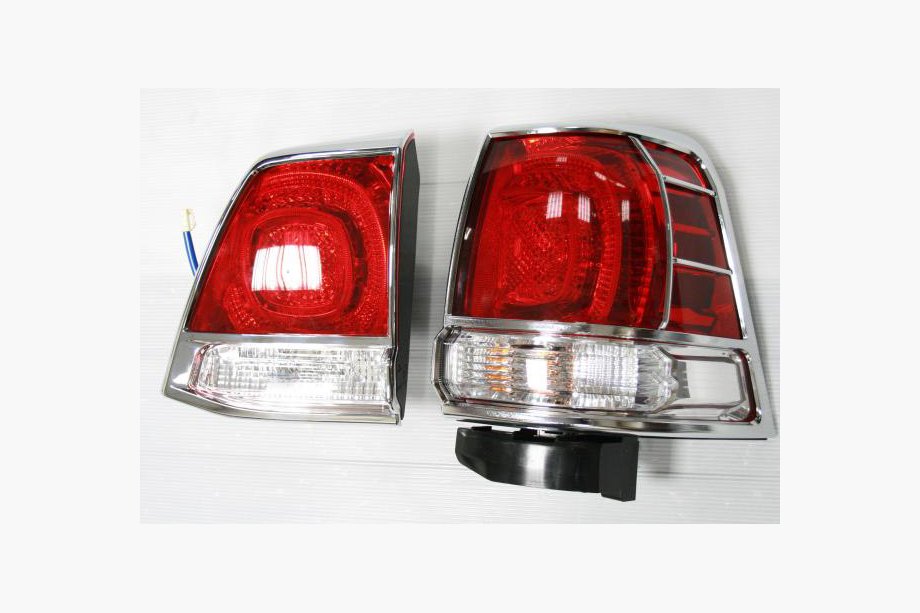 Toyota Land Cruiser 200 2007–2021 Kromirane obloge zadnjih luči (2008-2012, 4 deli, plastika) Image