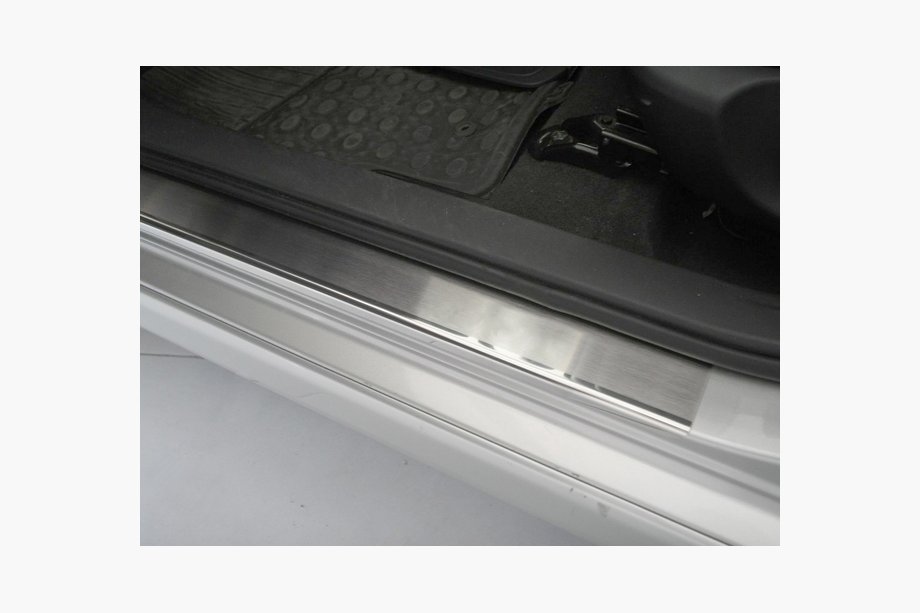 Toyota Auris 2007–2012 Nerjaveče letve pragov Nataniko (4 kosi) Image
