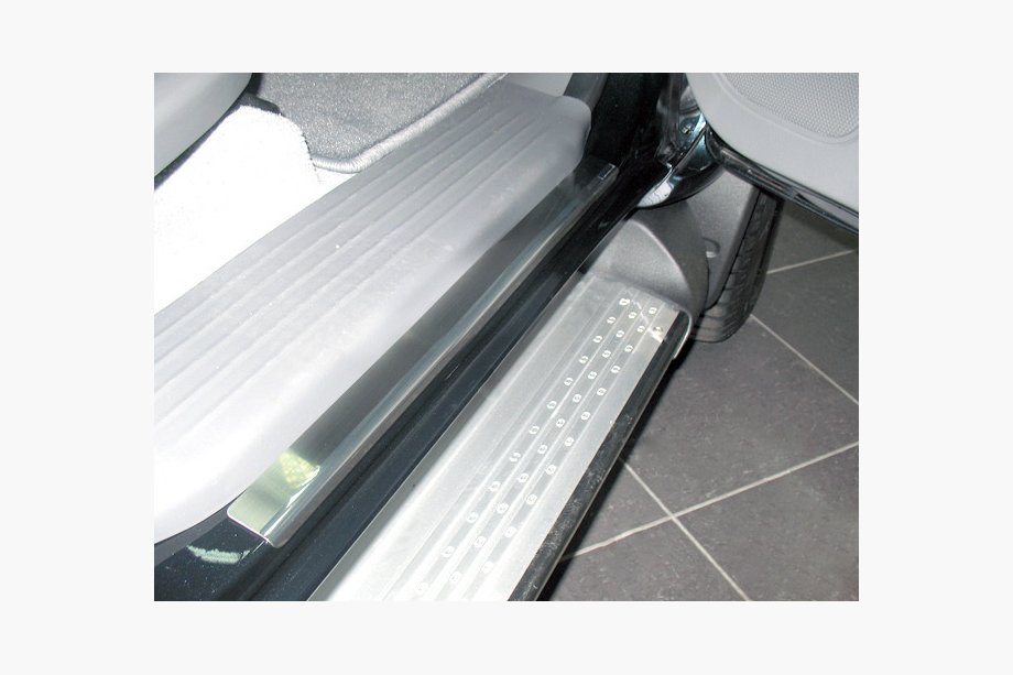Toyota Hilux 2006–2015 Nerjaveče letve pragov Nataniko (4 kosi) Premium - 3M lepilni trak, 0,8 mm Image