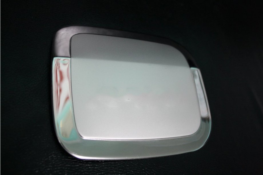 Toyota Rav 4 2001–2005 Pokrov lopute rezervoarja za gorivo (nerjaveče jeklo) Image