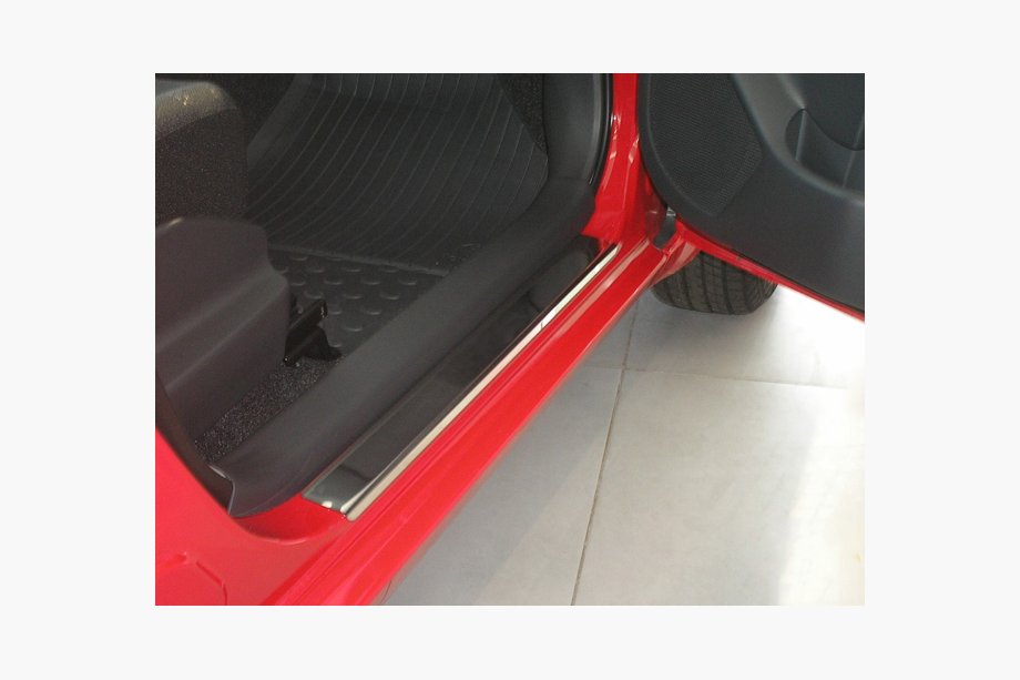 Kia Carnival 2002–2013 Nerjaveče zaščitne letve pragov Nataniko (2 kos) Standard – lepilni trak Lohmann, 0,5 mm Image