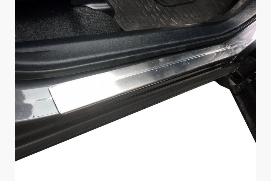 Toyota Rav 4 2013–2018 Zaščitne letve pragov OmsaLine (4 kosi, nerjaveče jeklo) Image