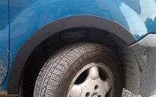 Renault Kangoo 1998–2008 Obrobe kolotekov (4 kosi, črne) Plastika fotografija 1