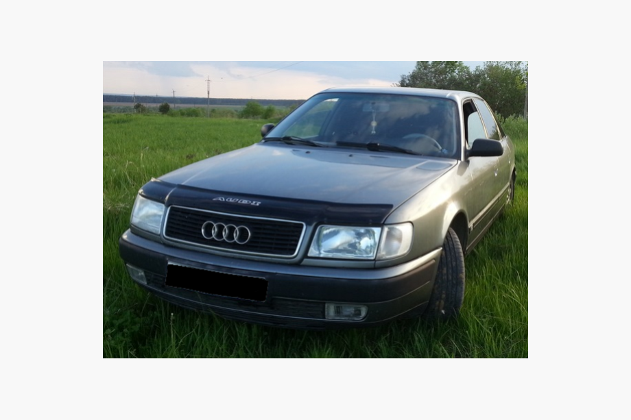 Audi 100 C4 1990–1994 Deflektor pokrova motorja VIP Image