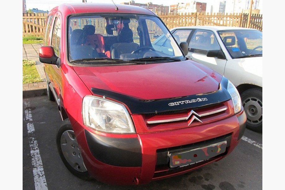 Citroen Berlingo 1996–2008 Deflektor pokrova motorja VIP (2003-2008) Image