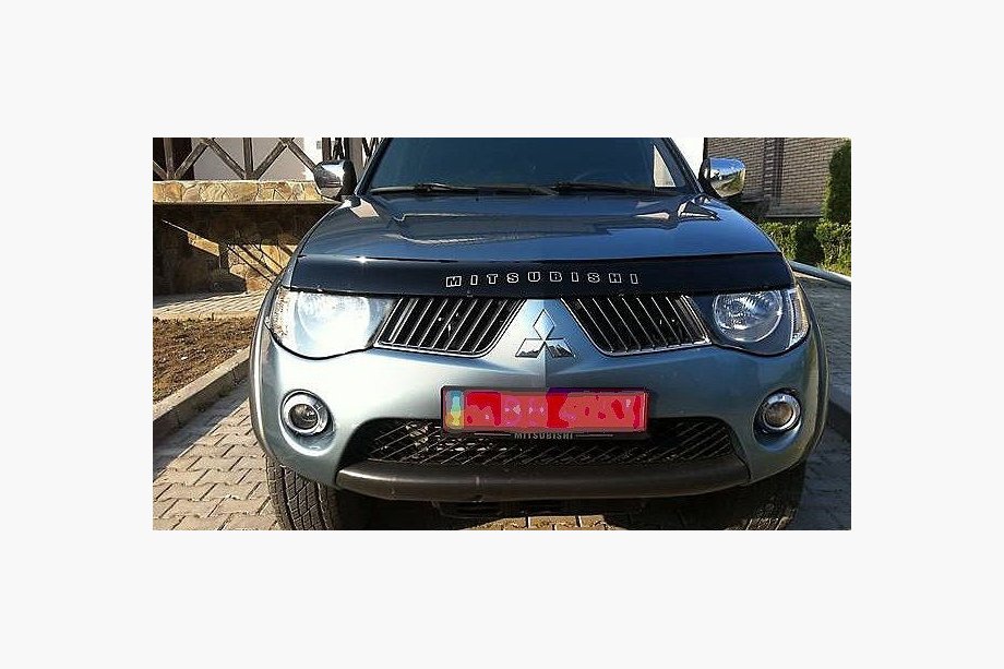 Mitsubishi L200 2006–2015 Deflektor pokrova motorja (VIP) Image