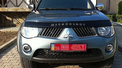 Mitsubishi L200 2006–2015 Deflektor pokrova motorja (VIP) fotografija 1