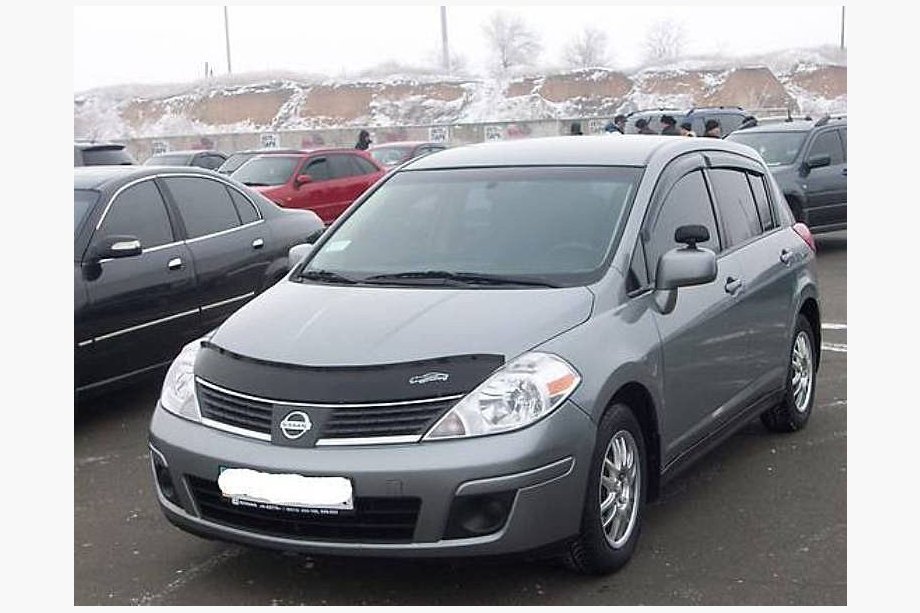 Nissan Tiida 2004–2011 Deflektor pokrova motorja (VIP) Image