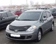 Nissan Tiida 2004–2011 Deflektor pokrova motorja (VIP) fotografija 1