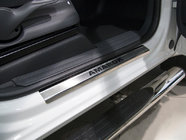 Volkswagen Amarok 2010–2022 Nerjaveče letve pragov Nataniko (4 kosi) 3M samolepilni trak v karbon videzu, 0,8 mm fotografija 1