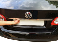 Volkswagen Jetta 2006–2011 Letvica nad registrsko tablico (nerjavno jeklo) fotografija 1