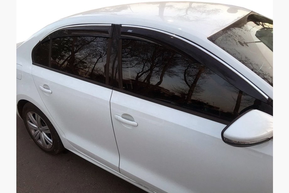 Volkswagen Jetta 2011–2018 Deflektorji oken s kromiranim trakom (4 kos, Niken) Image