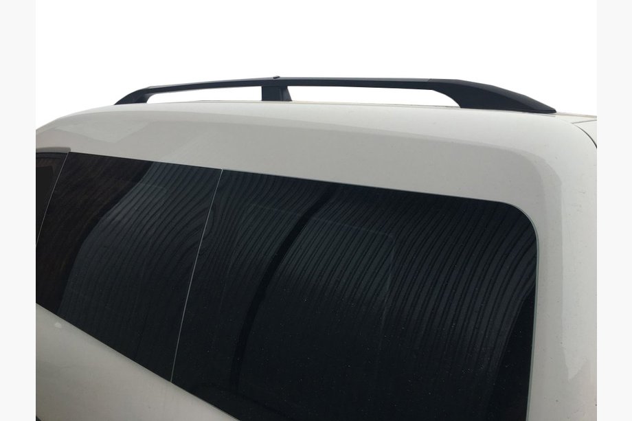 Volkswagen Caddy 2010–2015 Črne strešne vzdolžne letve Maxi osnova, plastične noge Image