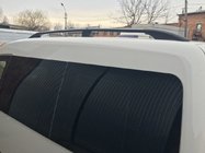 Volkswagen Caddy 2010–2015 Črne strešne vzdolžne letve Maxi osnova, plastične noge fotografija 3