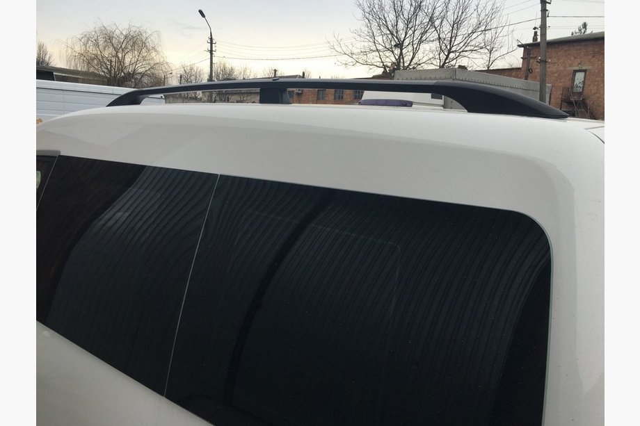 Volkswagen Caddy 2004–2010 Črni strešni relingi Maxi, plastične nogice Fotografija 5