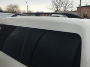 Volkswagen Caddy 2010–2015 Črne strešne vzdolžne letve Maxi osnova, plastične noge fotografija 5