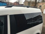 Volkswagen Caddy 2010–2015 Črne strešne vzdolžne letve Maxi osnova, plastične noge fotografija 6