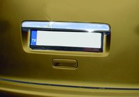 Volkswagen Caddy 2010–2015 Okrasna letev nad registrsko tablico (1-vratna, nerjavno jeklo) Z robom, brez napisa, Carmos - turško jeklo fotografija 2