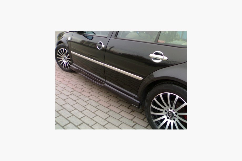 Volkswagen Bora 1998–2004 Športni stranski pragovi (za lakiranje) Image
