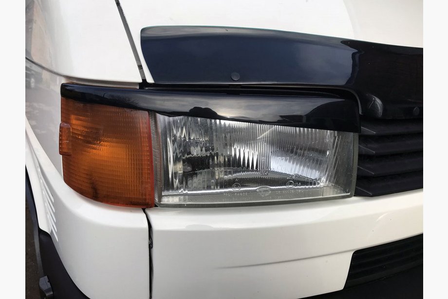 Volkswagen T4 Transporter 1990–2003 Veke za žaromete – raven pokrov motorja (2 kos) Sijajno črna Image