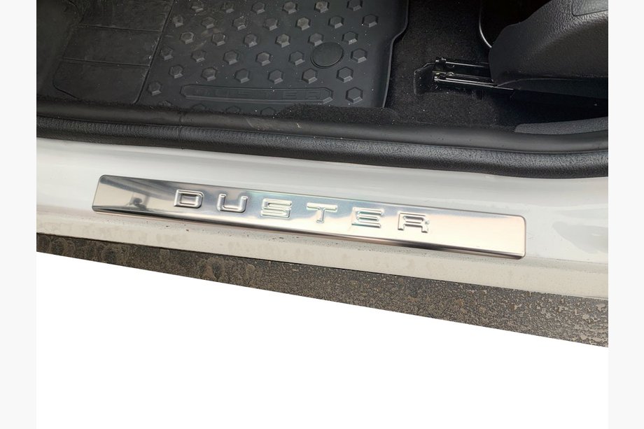 Dacia Duster 2008–2018 Zaščitne letve pragov OmsaLine (4 kosi, inox) Image