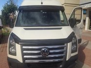 Volkswagen Crafter 2006–2016 Vizir za vetrobransko steklo na okvirju V1 (črni visok sijaj, 5 mm) fotografija 2
