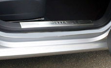 Volkswagen Jetta 2006–2011 Notranje obloge pragov (nerjaveče jeklo) 4 kosi, (z napisom), OmsaLine – italijansko nerjavno jeklo fotografija 2