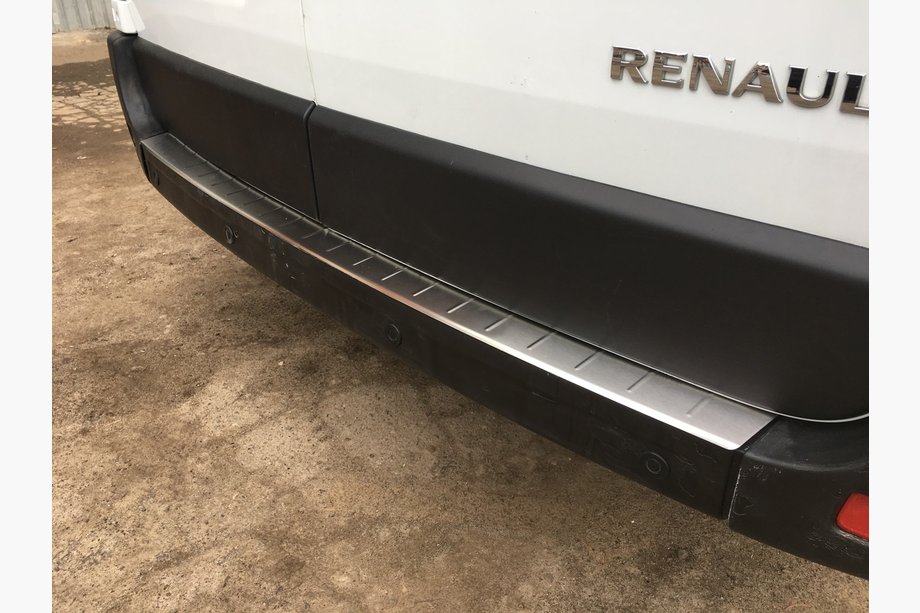 Renault Master 2011–2023 Nerjaveča zaščitna letev za zadnji odbijač Image