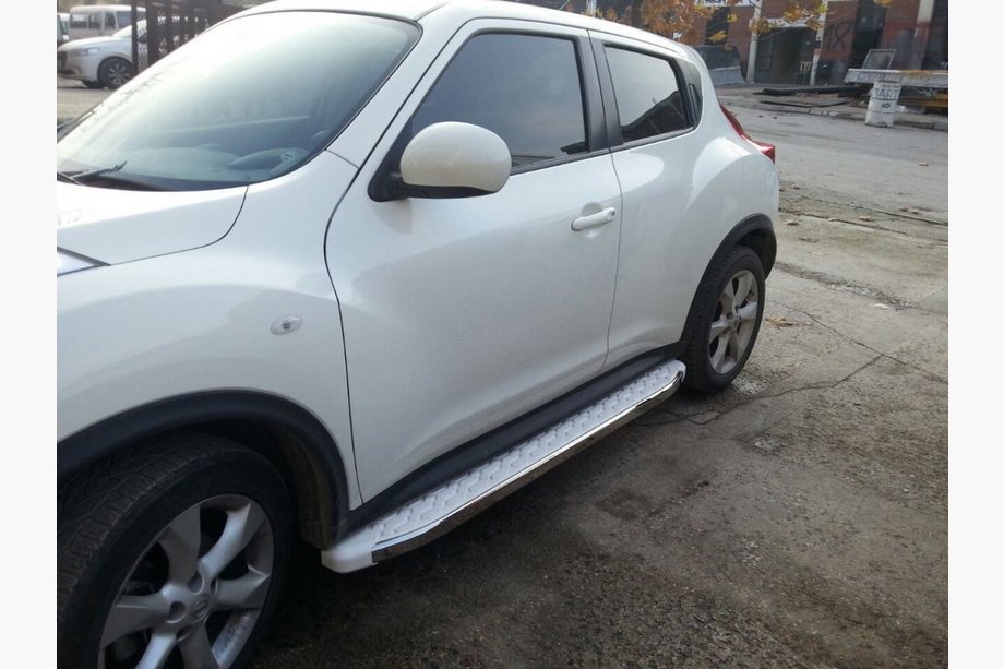 Nissan Juke 2010–2019 Bočne stopnice WhiteLine (2 kosa, aluminij) Image
