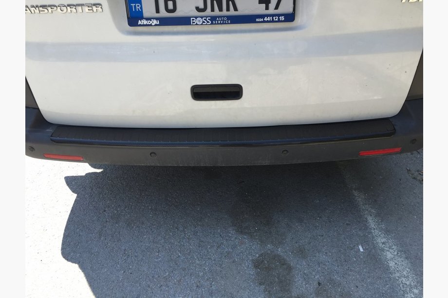 Volkswagen T5 Caravelle 2004–2010 Karbonska obloga zadnjega odbijača z zavihkom Image