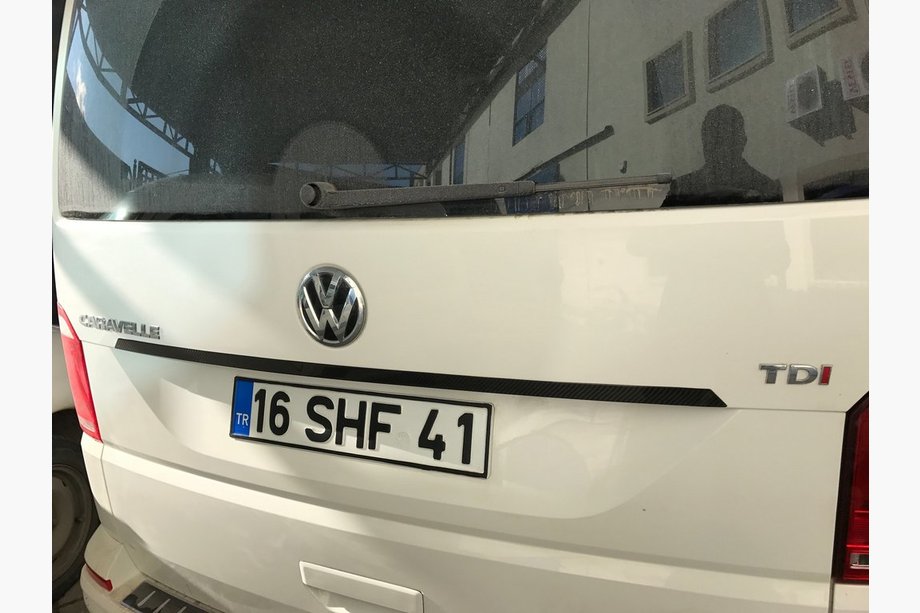 Volkswagen T6 2015–2024 Letvica nad registrsko tablico (karbon) Image