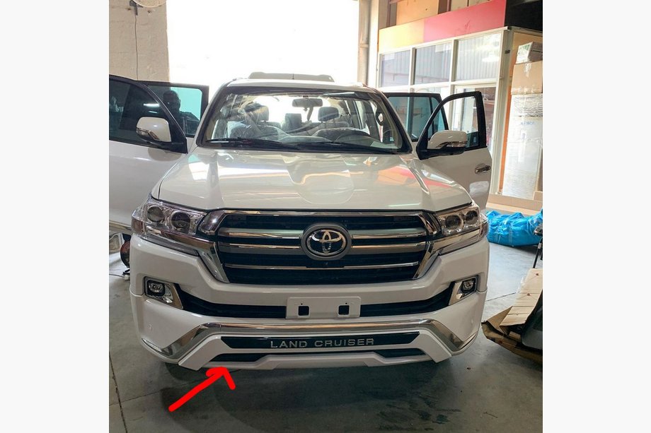 Toyota Land Cruiser 200 2007–2021 Sprednji lip spojler odbijača 2016↗ (ME-style, pod spodnjim robom) Image